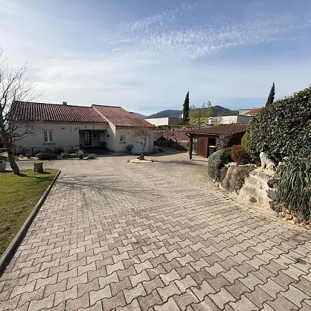 Holiday home Maison Avec Jacuzzi Et Jardin